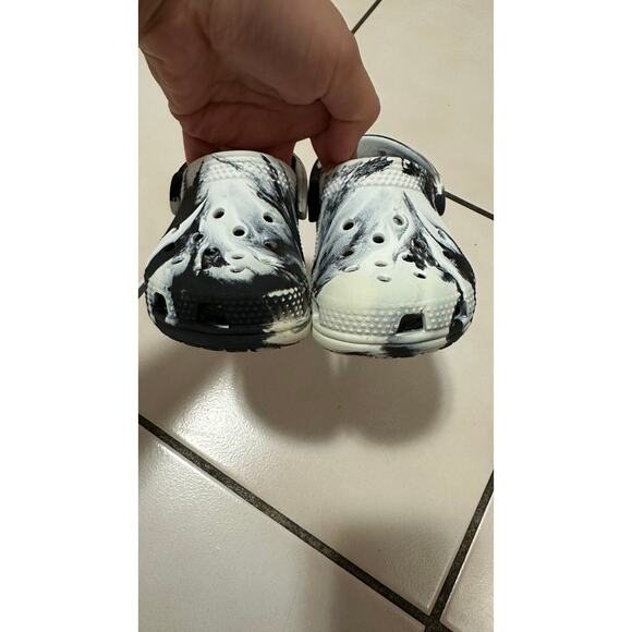 Crocs toddler C6 black and white shoes - Picture 5 of 11